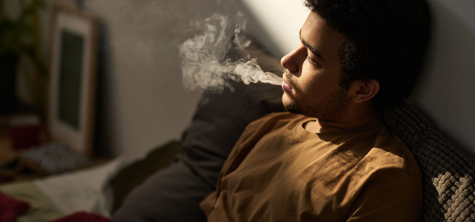 como eliminar el olor a tabaco en casa
